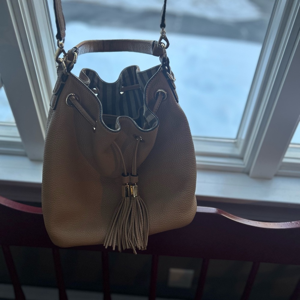 Henri Bendel Vintage Tan Leather Two Way Bucket Bag Striped Interior in EUC - Picture 8 of 11
